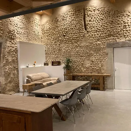 Holiday home Les Vieilles Pierres Dromoises *